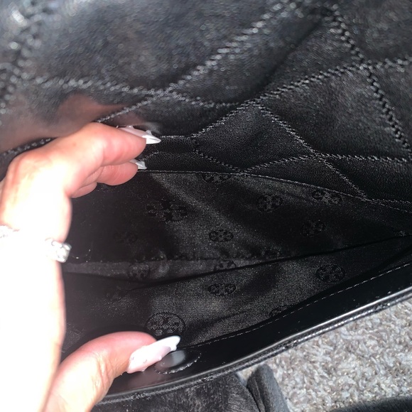 Tory Burch Willa Quilted Purse - Picture 11 of 15